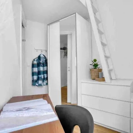 Homestay Small With Smart Solution In Of Only 2 Km From The Station *